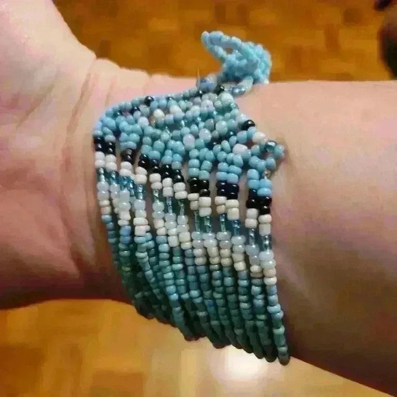 🎊Host Pick🎊 Handmade Turquoise, White  & Multicolor Beads Bracelet - Picture 8 of 8